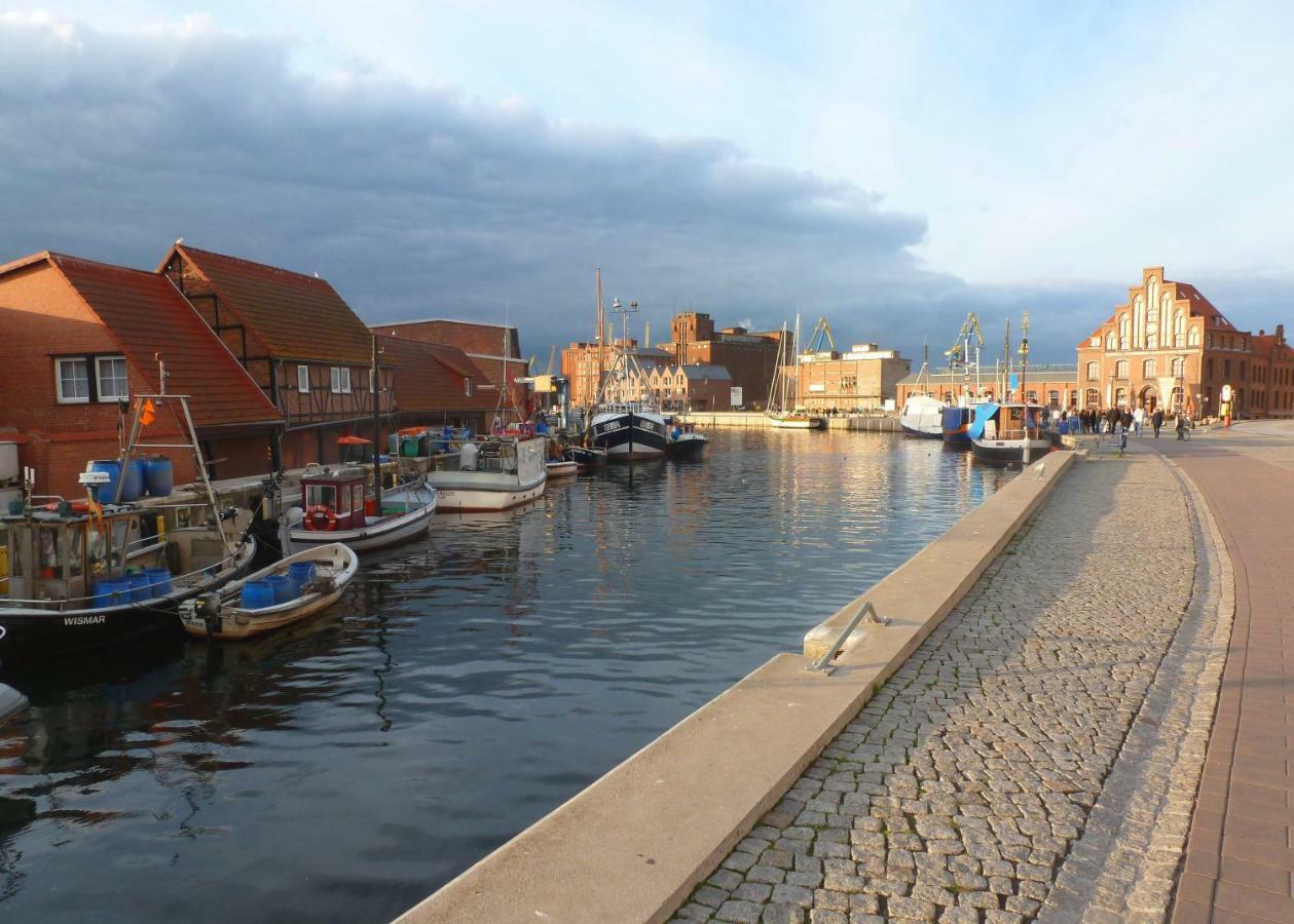 Pension Am Burgwall Wismar Exterior photo