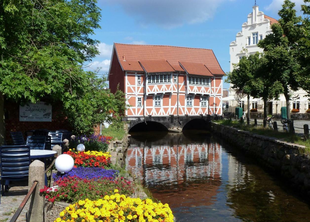 Pension Am Burgwall Wismar Exterior photo